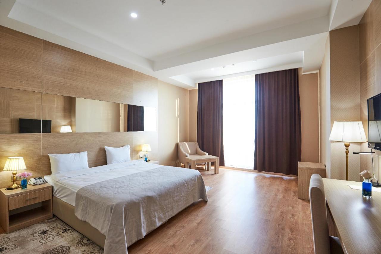 Nobel Hotel Baku Bagian luar foto